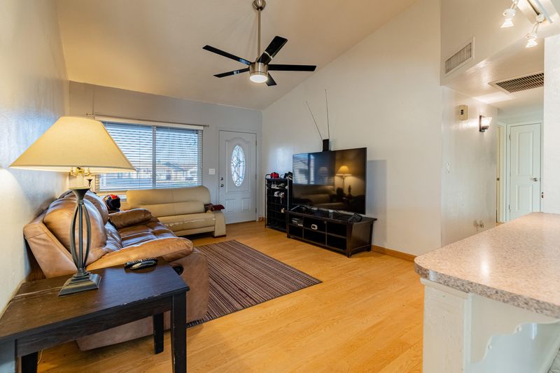 9922 N 87th Dr, Peoria, AZ 85345