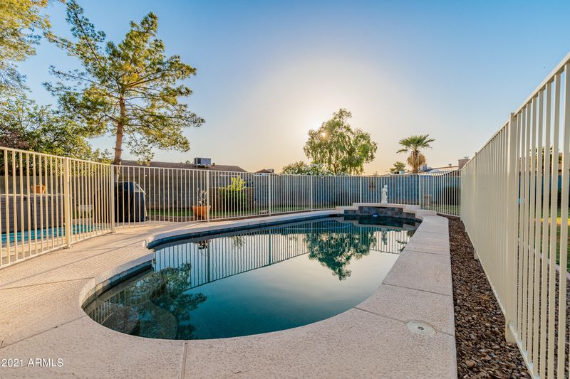 9922 N 87th Dr, Peoria, AZ 85345