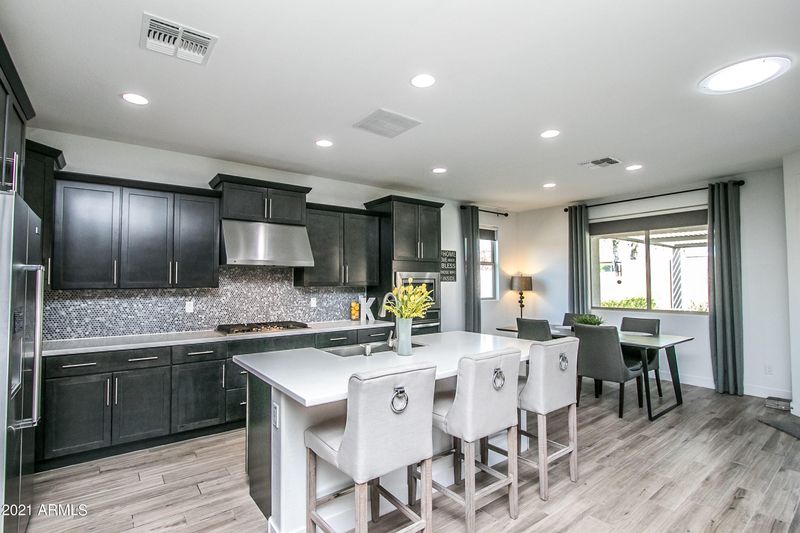 9924 W Navigator Ln, Peoria, AZ 85383