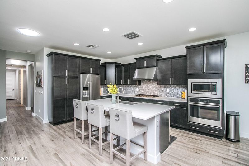 9924 W Navigator Ln, Peoria, AZ 85383