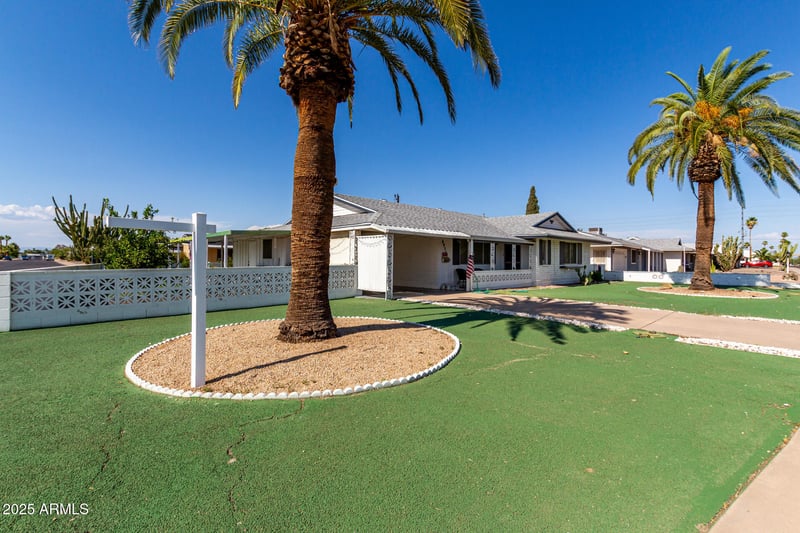 9934 Coggins Dr, Sun City, AZ 85351