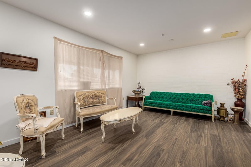 9934 Coggins Dr, Sun City, AZ 85351