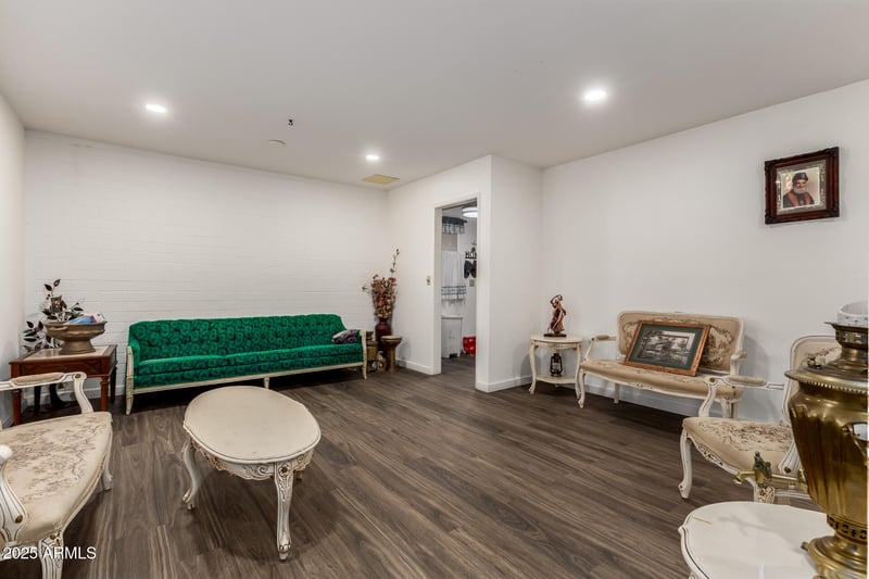 9934 Coggins Dr, Sun City, AZ 85351