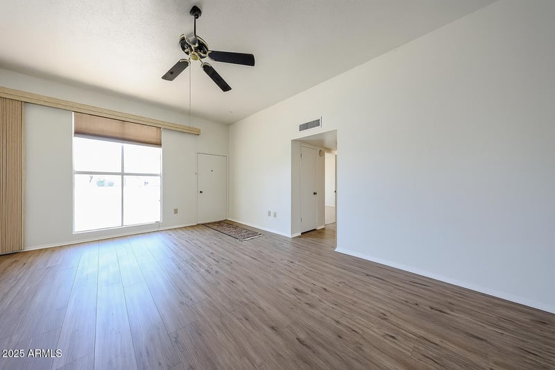 9935 Thunderbird Blvd, Sun City, AZ 85351