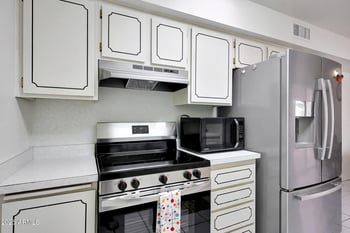 9935 Thunderbird Blvd, Sun City, AZ 85351
