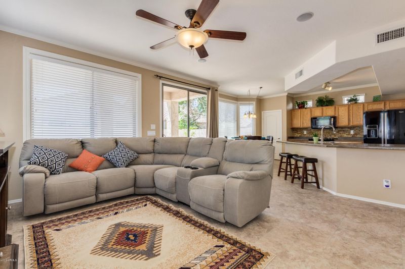 9937 E Escondido Ave, Mesa, AZ 85208