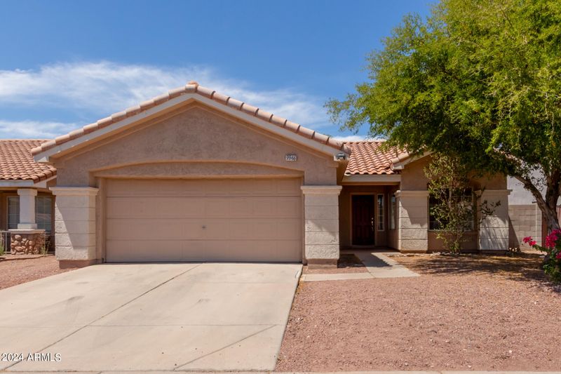 9946 W Mackenzie Dr, Phoenix, AZ 85037