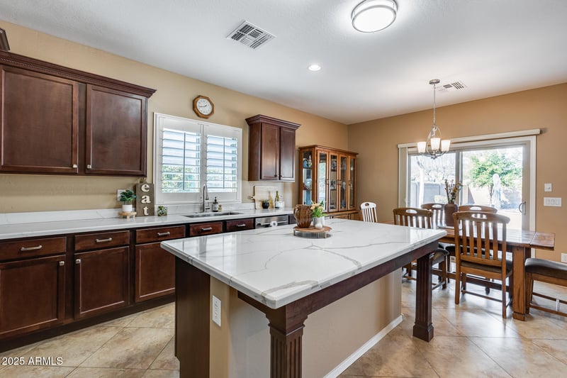 9952 Jessie Ln, Peoria, AZ 85383