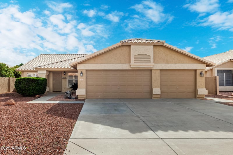 9953 Mohawk Ln, Peoria, AZ 85382