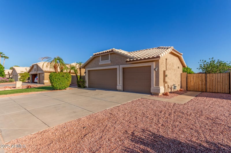 9959 Mohawk Ln, Peoria, AZ 85382