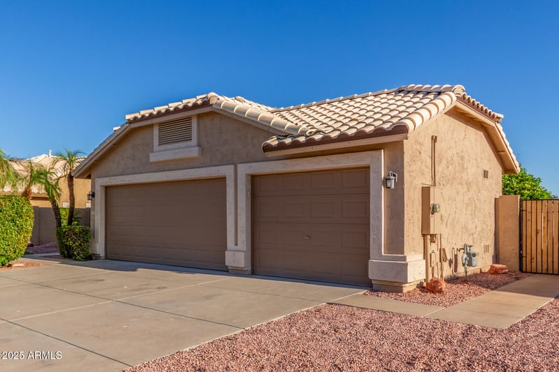 9959 Mohawk Ln, Peoria, AZ 85382