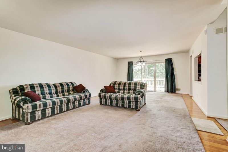 511 Edgewater Rd, Pasadena, MD 21122