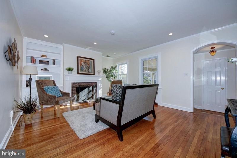 4431 Volta Pl NW, Washington, DC 20007