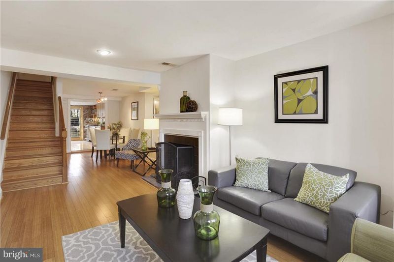 539 4th St SE, Washington, DC 20003