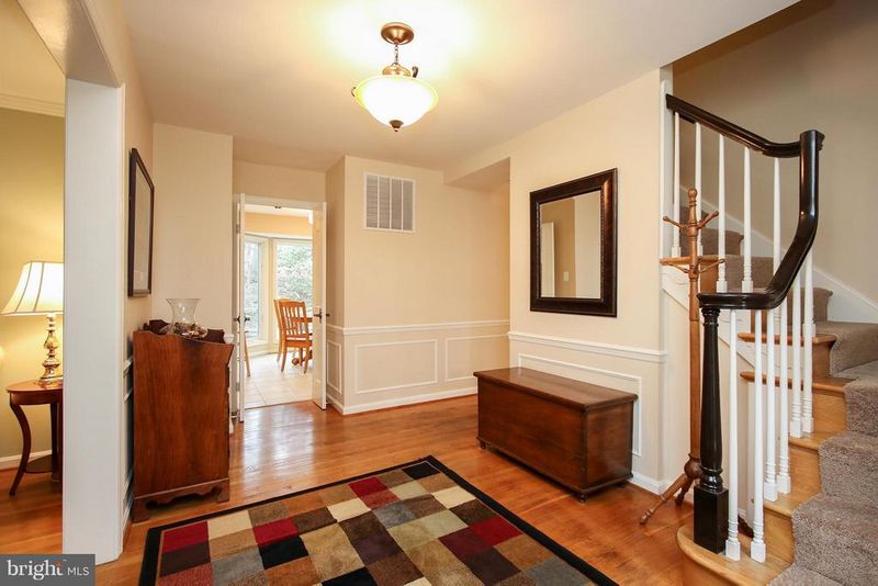 9321 Winterset Dr, Potomac, MD 20854