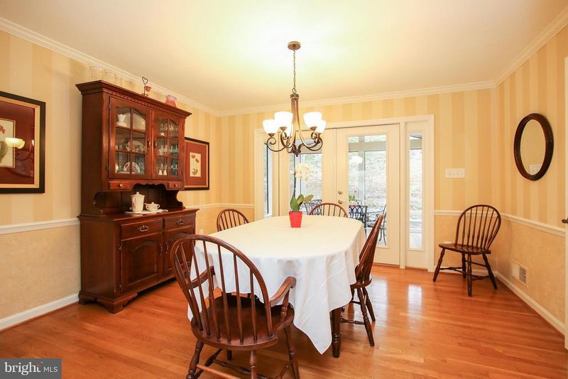 9321 Winterset Dr, Potomac, MD 20854