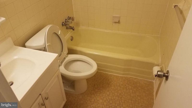 320 Nelson Ave E #A1, Alexandria, VA 22301