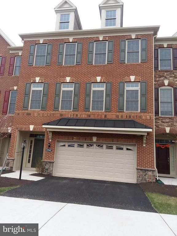 22595 Windsor Locks Sq, Ashburn, VA 20148