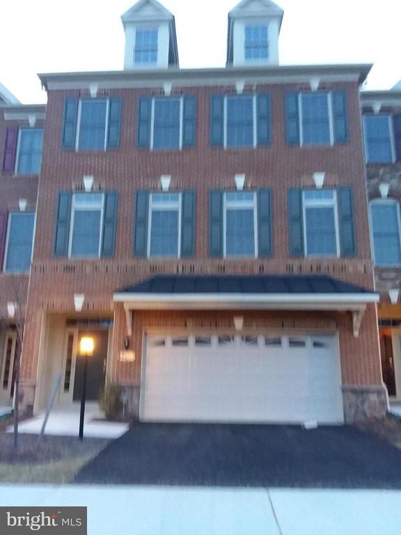22595 Windsor Locks Sq, Ashburn, VA 20148