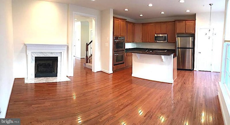 2094 Hutchison Grove Ct, Falls Church, VA 22043