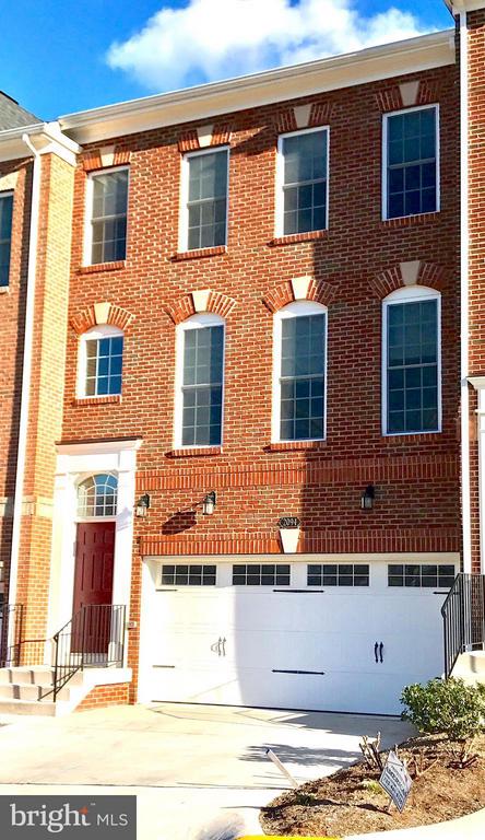2094 Hutchison Grove Ct, Falls Church, VA 22043