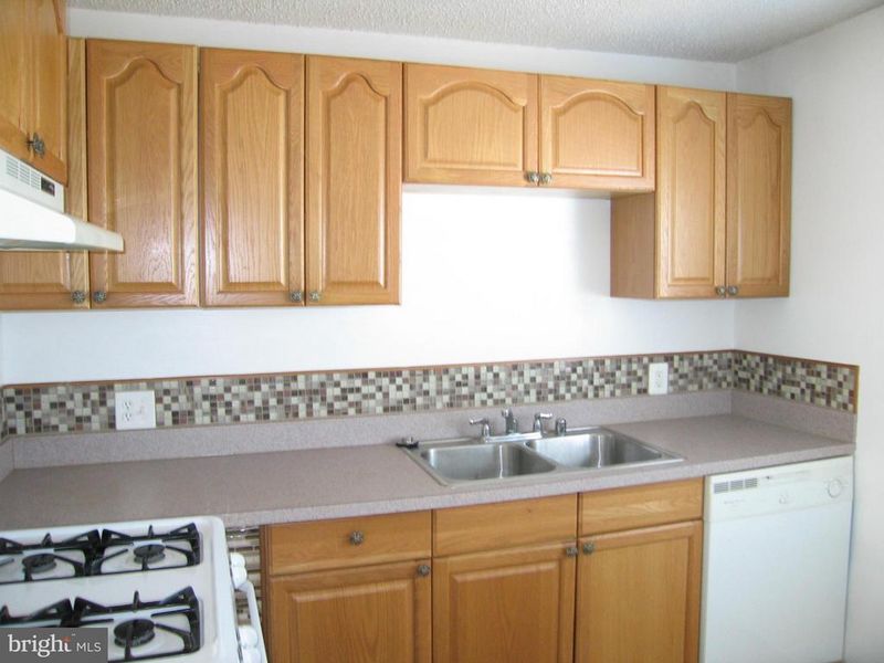 402 C St #203, Quantico, VA 22134