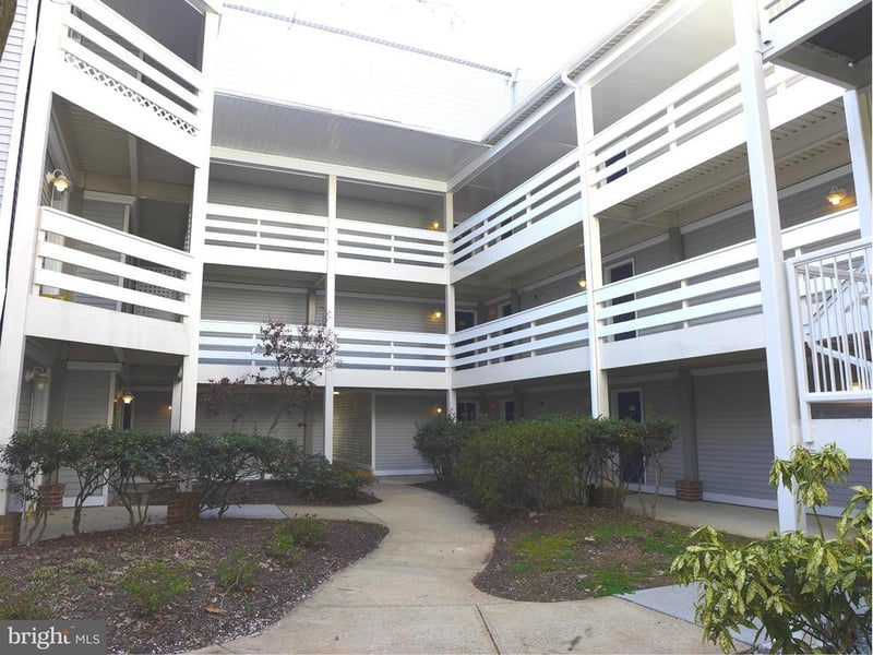 10302 Appalachian Cir #8-305, Oakton, VA 22124