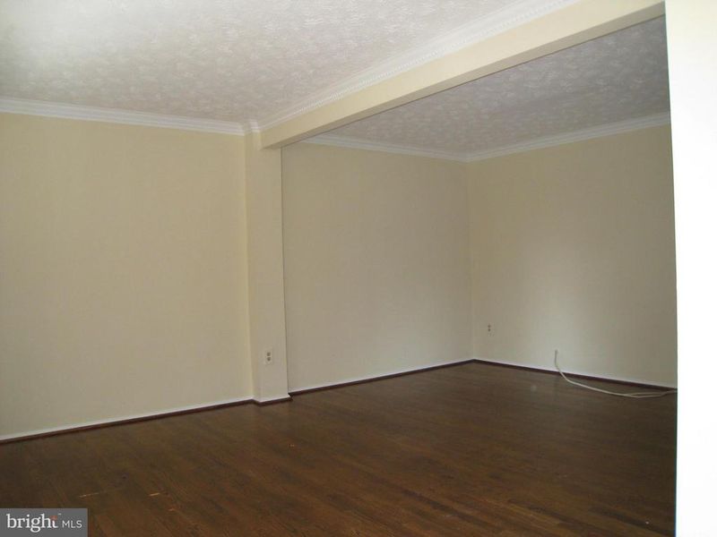 2125 Preston Square Ct, Falls Church, VA 22043