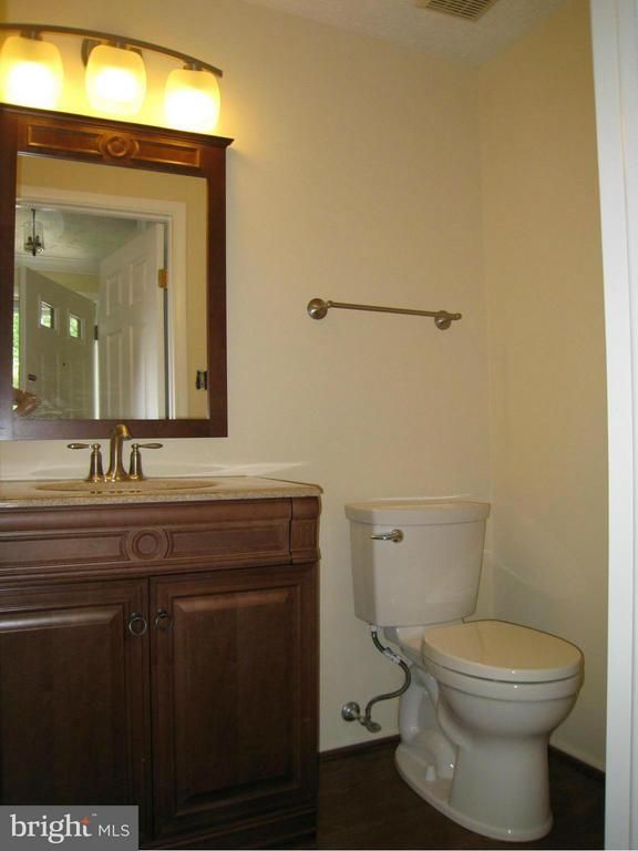 2125 Preston Square Ct, Falls Church, VA 22043