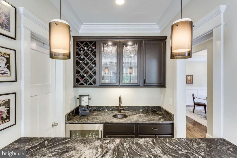 312 Pine St, Falls Church, VA 22046