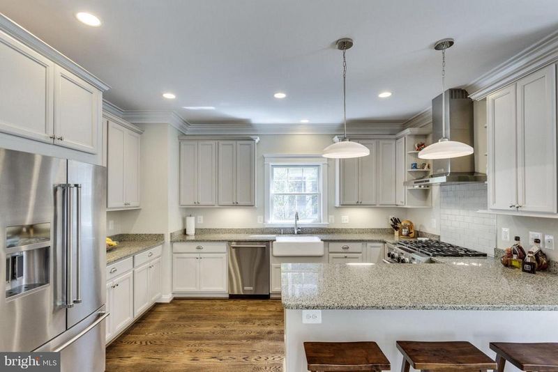 312 Pine St, Falls Church, VA 22046