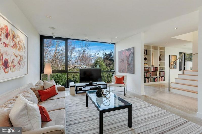 2765 Fort Scott Dr, Arlington, VA 22202