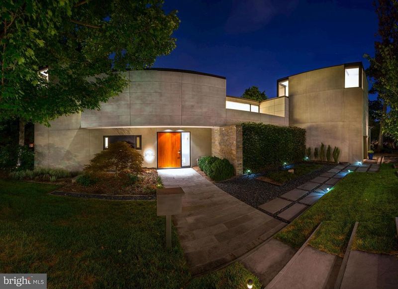 2765 Fort Scott Dr, Arlington, VA 22202