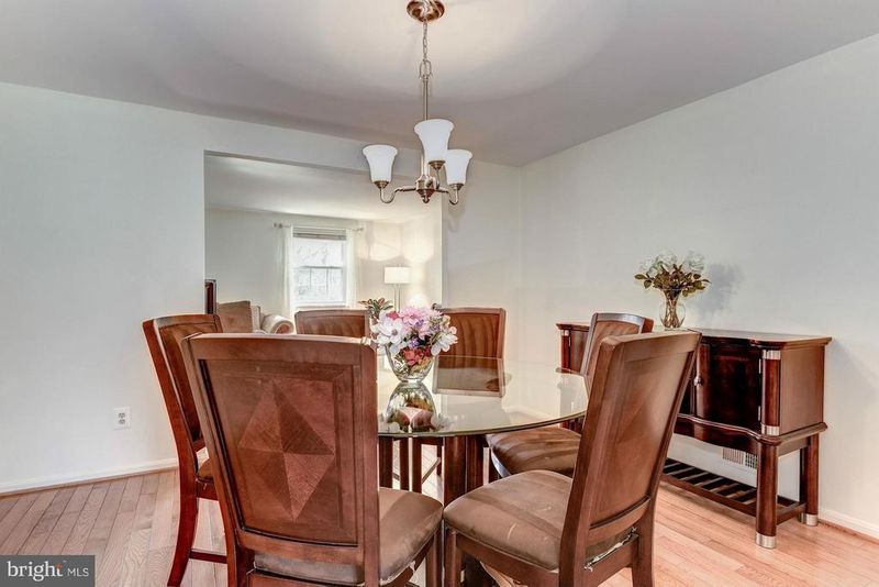 7015 Braddock Mews Pl, Springfield, VA 22151