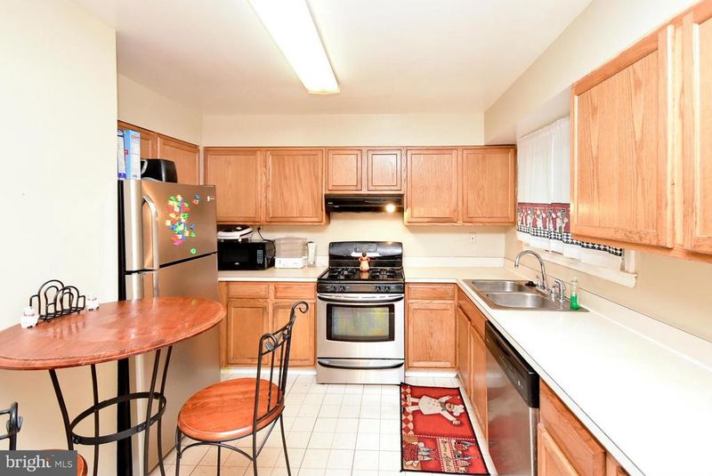 9318 Kimbark Ave, Lanham, MD 20706