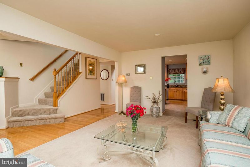 124 Farmbrook Ln, Hanover, MD 21076