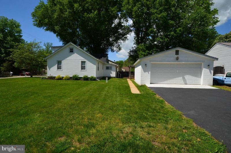 1228 Johnson Dr, Shady Side, MD 20764