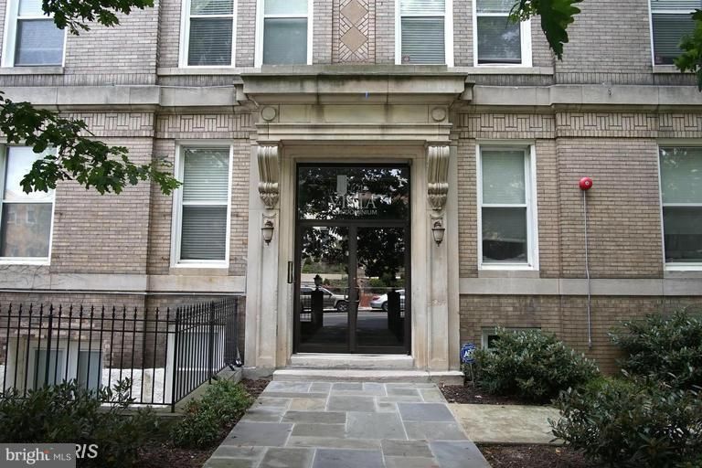 219 T St NE #T2, Washington, DC 20002