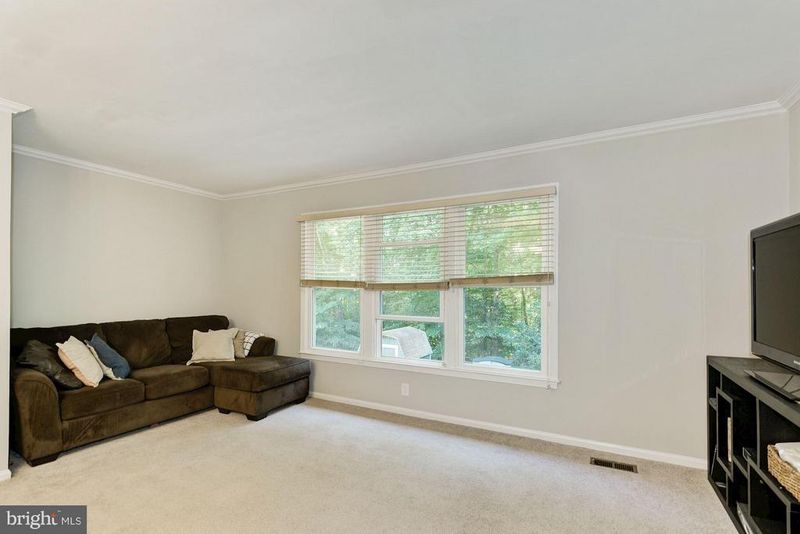 7902 Forest Path Way, Springfield, VA 22153