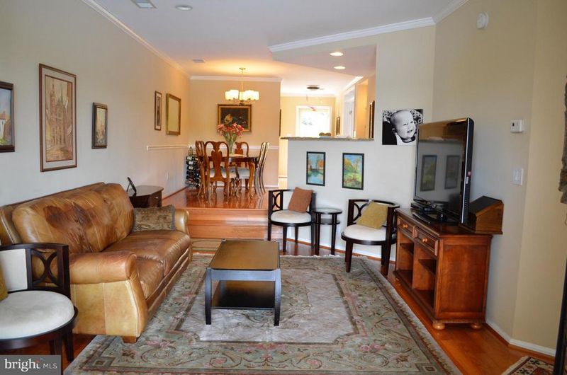 11162 Harbor Ct, Reston, VA 20191