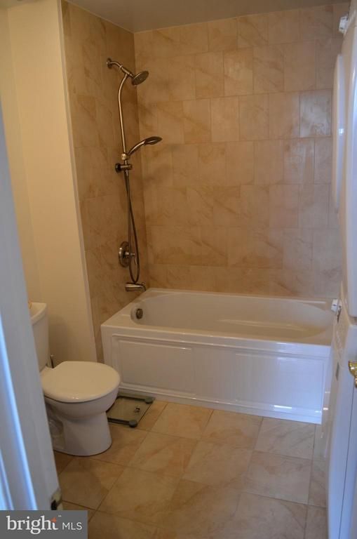11162 Harbor Ct, Reston, VA 20191