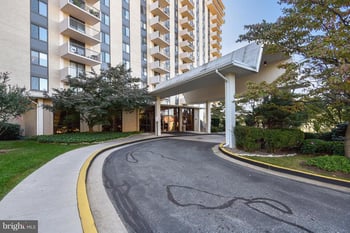 7420 Westlake Ter #1211, Bethesda, MD 20817
