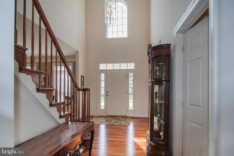 42875 Chatelain Cir, Ashburn, VA 20148