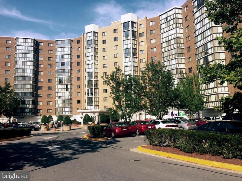 15100 Interlachen Dr #4-312, Silver Spring, MD 20906