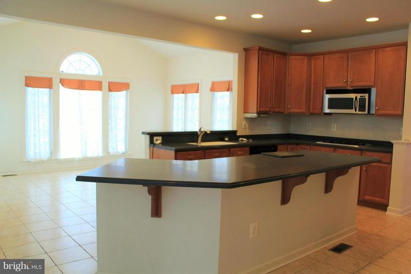 9708 Royal Crest Cir, Frederick, MD 21704