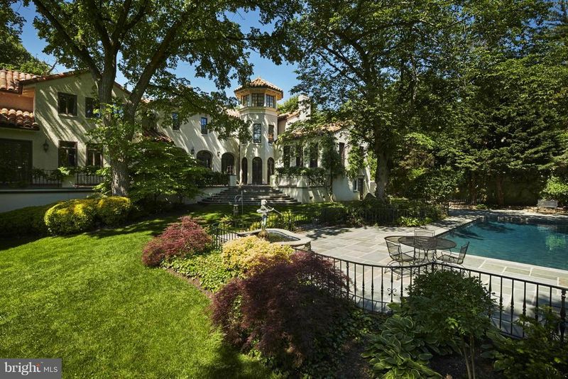 2933 Benton Pl NW, Washington, DC 20008