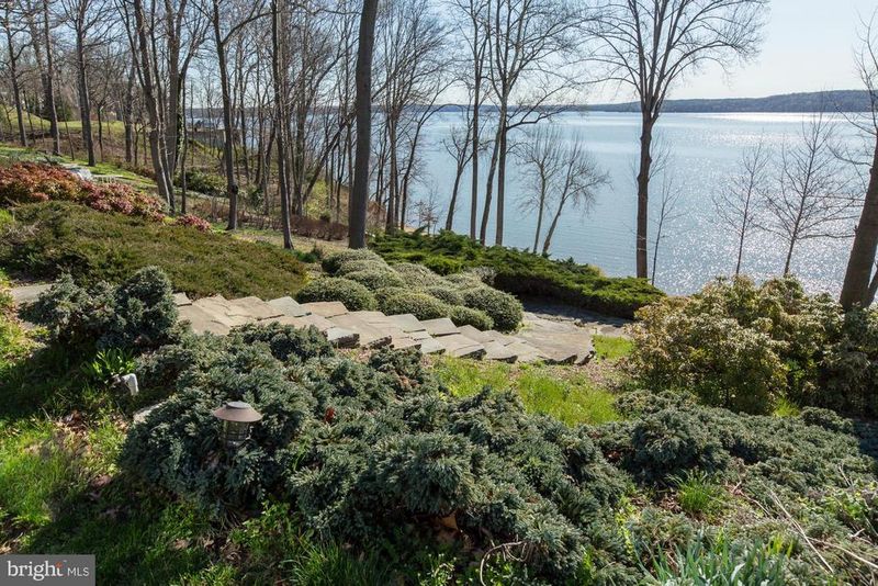 9407 Ludgate Dr, Alexandria, VA 22309