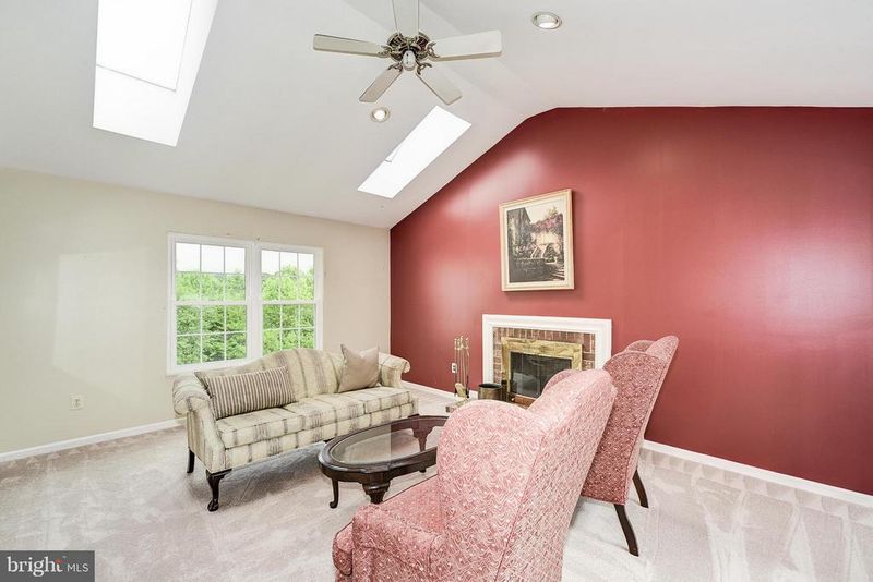 3072 Memory Ln, Silver Spring, MD 20904