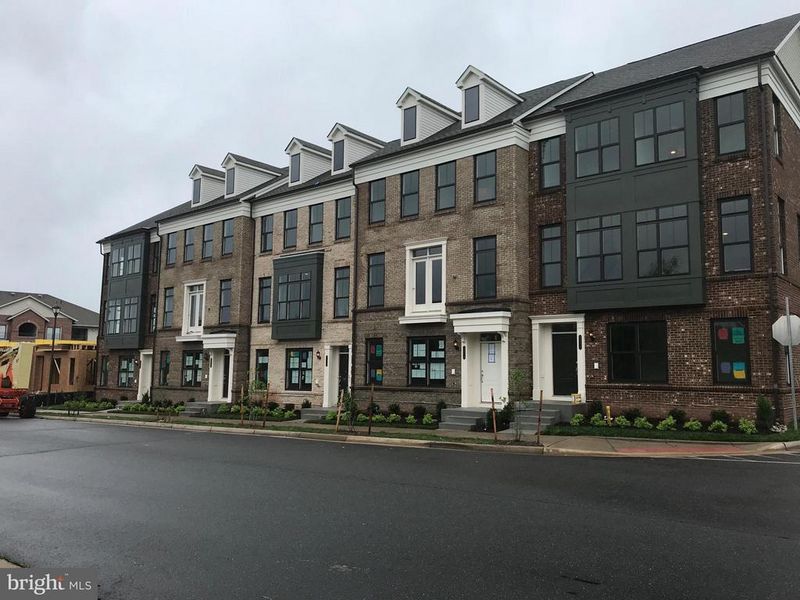 43219 Clarendon Sq, Ashburn, VA 20148