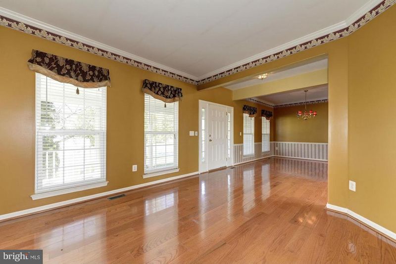 2768 Myrtlewood Dr, Dumfries, VA 22026